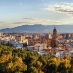 ¿Dónde alojarse en Málaga? Las 3 mejores zonas y alojamientos + localidades vacacionales cercanas 🇪🇸