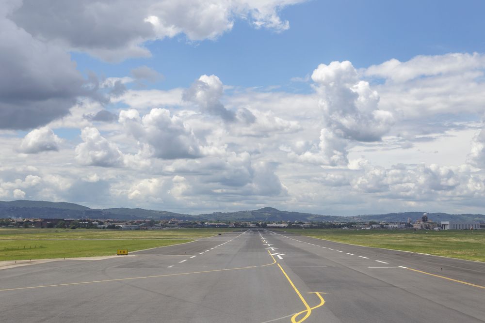 La pista de aterrizaje del aeropuerto de Florencia, en la Toscana