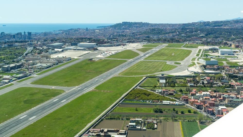 Vista aérea del aeropuerto de Nápoles