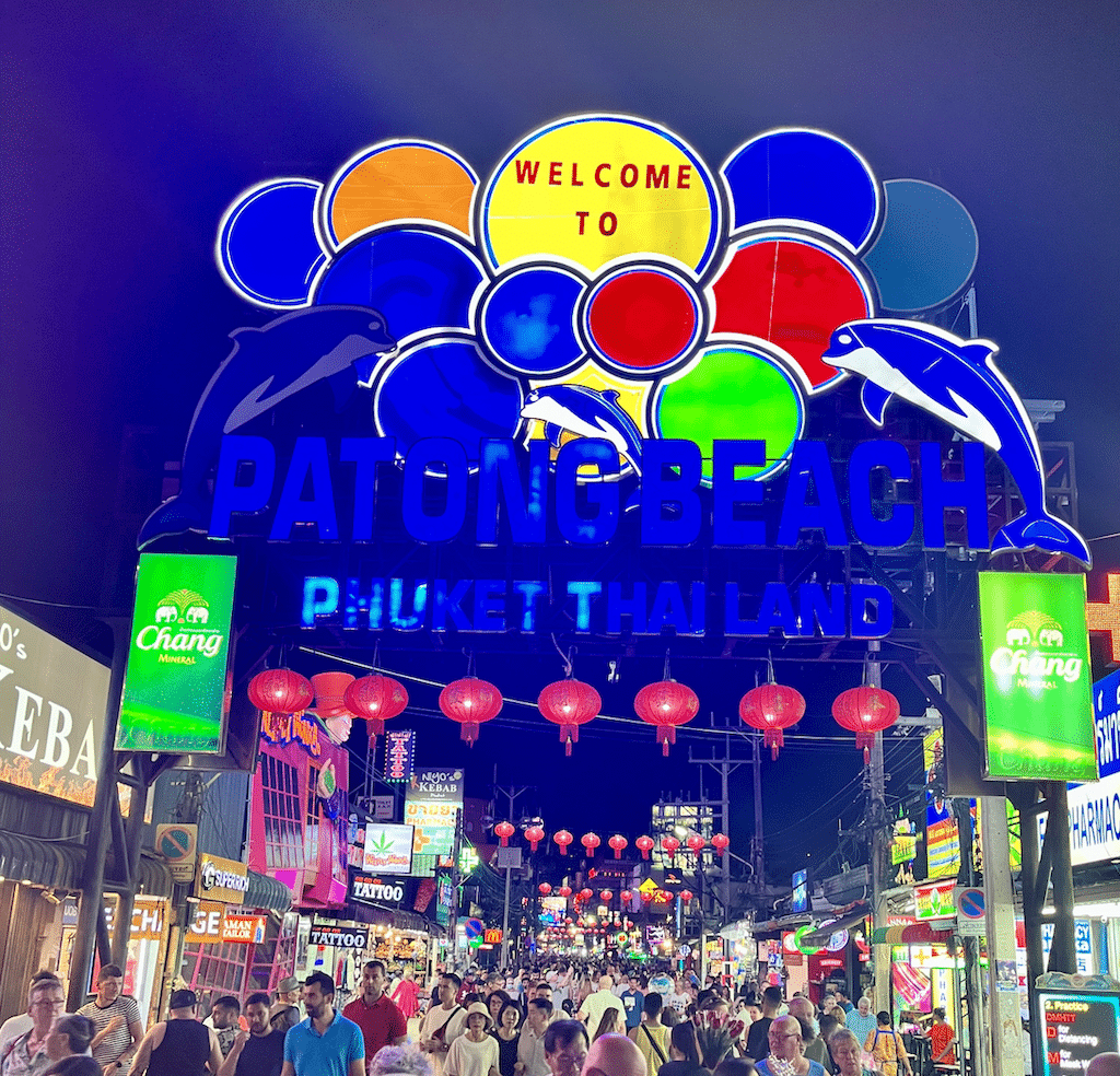 Bangla Road en Patong por la noche