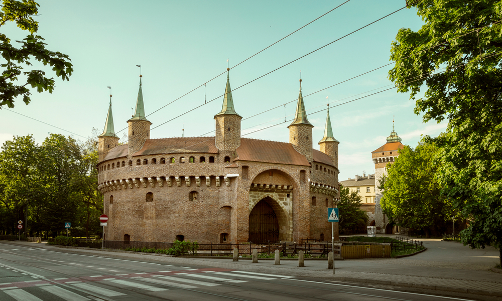 Del aeropuerto de Cracovia al centro - guía de transporte 9 La Barbacana y la Puerta de San Florián en Cracovia