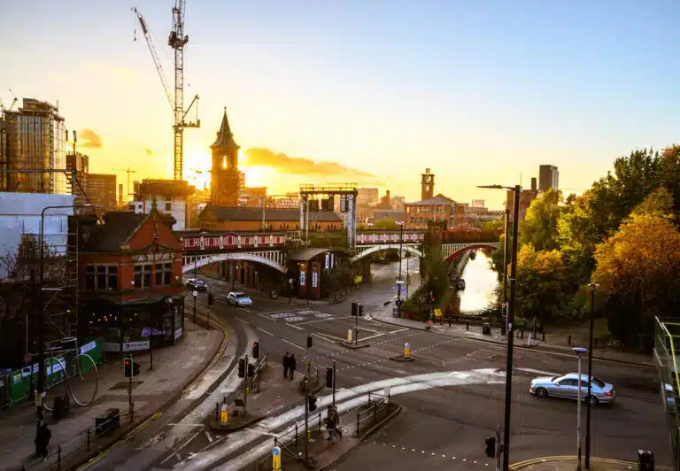 Del aeropuerto de Mánchester al centro - guía de transporte 8 Deansgate en Mánchester
