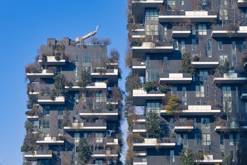 Qué ver en Milán: 20 lugares, museos y excursiones 32 Las dos torres residenciales con vegetación del Bosco Verticale en Milán