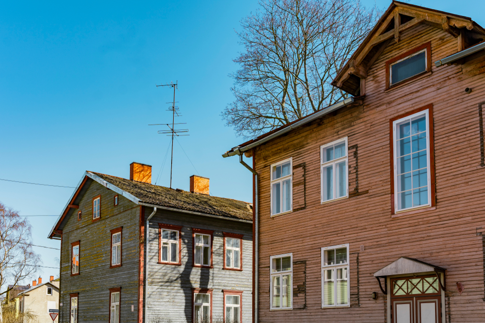 ¿Dónde alojarse en Tallin? Las 4 mejores zonas y buenos hoteles 9 Calle con casas tradicionales de colores en Kalamaja en Tallin