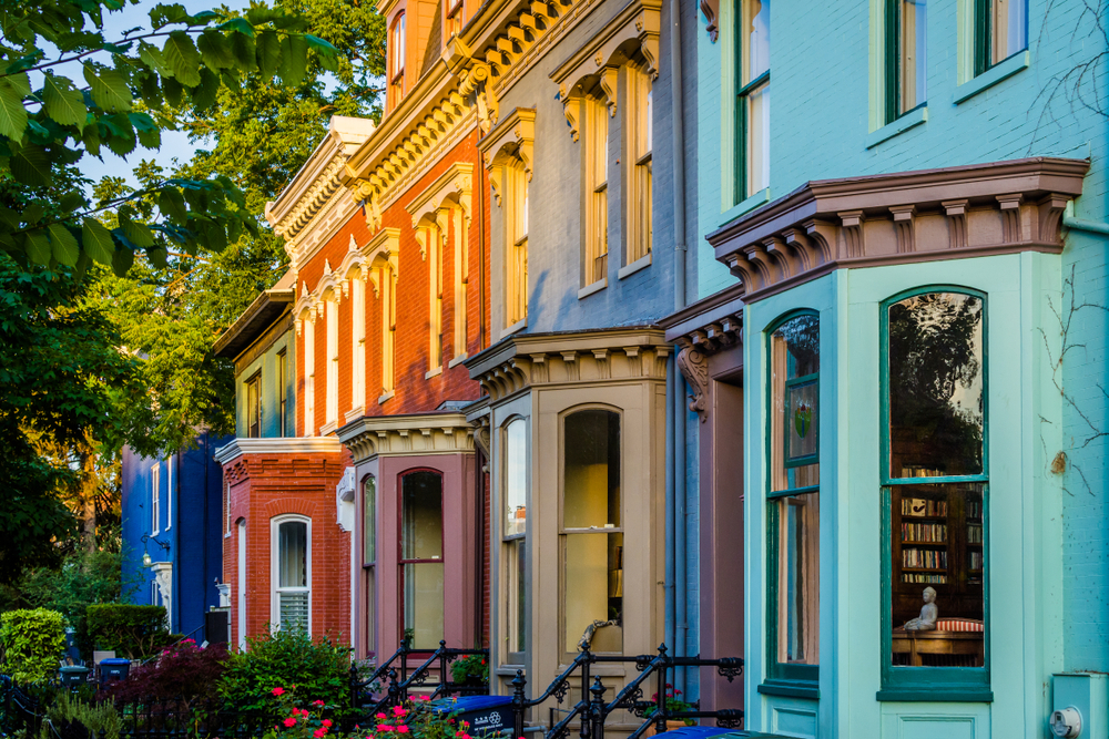 ¿Dónde alojarse en Washington D. C.? Las 6 mejores zonas y buenos hoteles 13 Casas adosadas de colores en Independence Avenue, en Capitol Hill