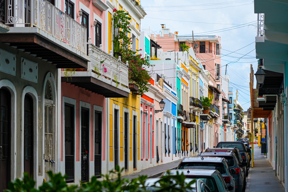Casas coloniales de colores en el Viejo San Juan de Puerto Rico