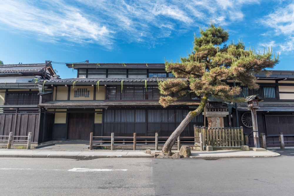 ¿Dónde alojarse en Japón? Las 7 mejores zonas y buenos hoteles 12 Casas de madera conservadas en la parte histórica de Takayama, Japón