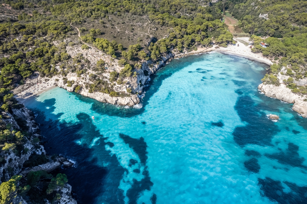 Vista aérea de Cala Macarella en Menorca