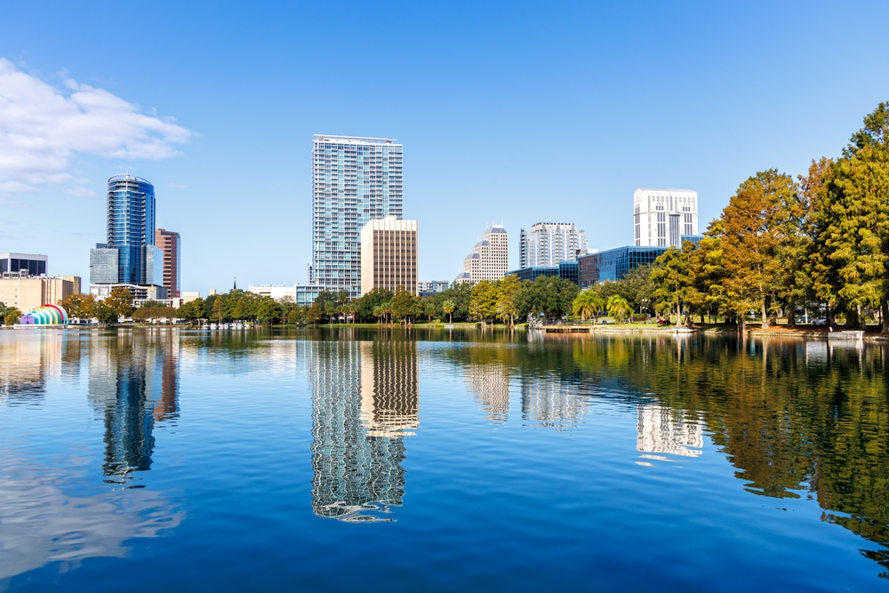El perfil urbano de Orlando visto desde Lake Eola Park