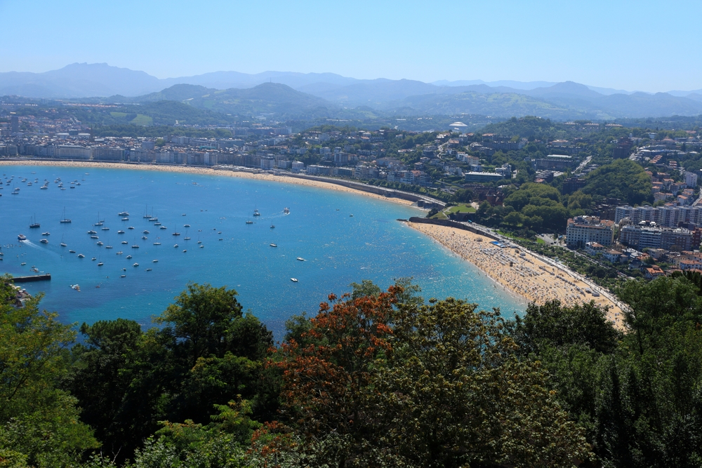 Vista de San Sebastián y la playa de La Concha desde el monte Igueldo
