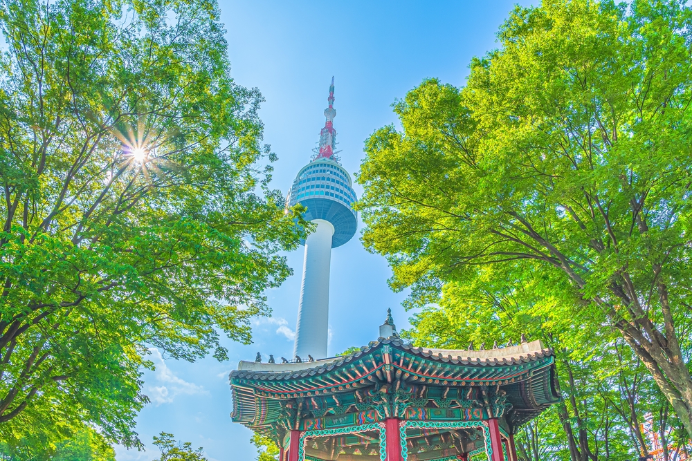 N Seoul Tower en Namsan y un pabellón tradicional en Seúl