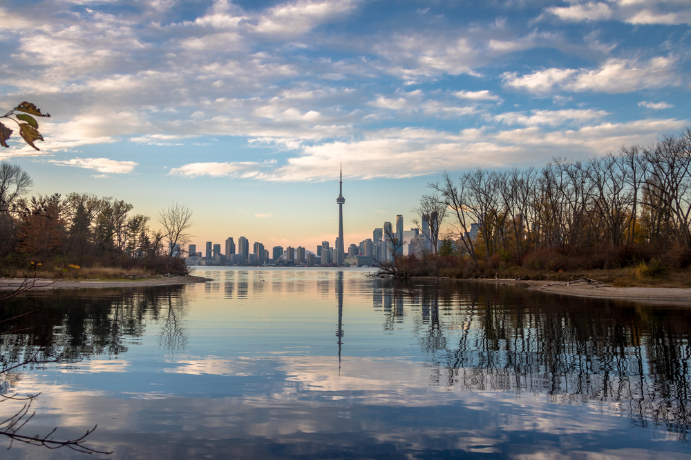 El perfil urbano de Toronto visto desde las Toronto Islands