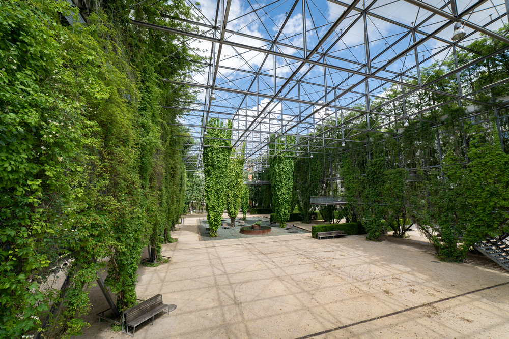 ¿Dónde alojarse en Zúrich? Las 6 mejores zonas y buenos hoteles 12 El MFO-Park de Oerlikon, en Zúrich, con su estructura de acero cubierta de plantas trepadoras
