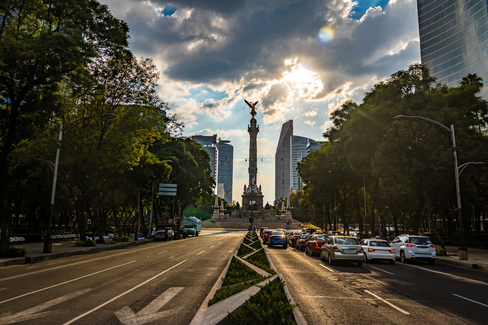 ¿Dónde alojarse en Ciudad de México? Las 6 mejores zonas y buenos hoteles 12 El Paseo de la Reforma y el Ángel de la Independencia en Ciudad de México