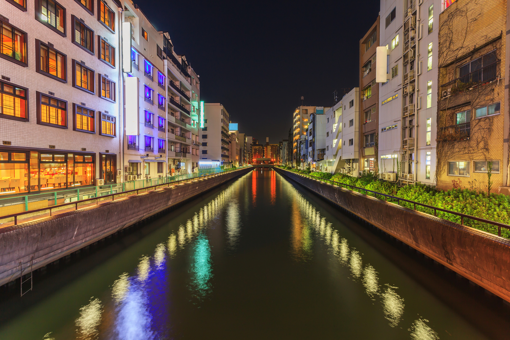 ¿Dónde alojarse en Osaka? Las 4 mejores zonas y buenos hoteles 7 El canal Dotonbori en Namba, Osaka, por la noche