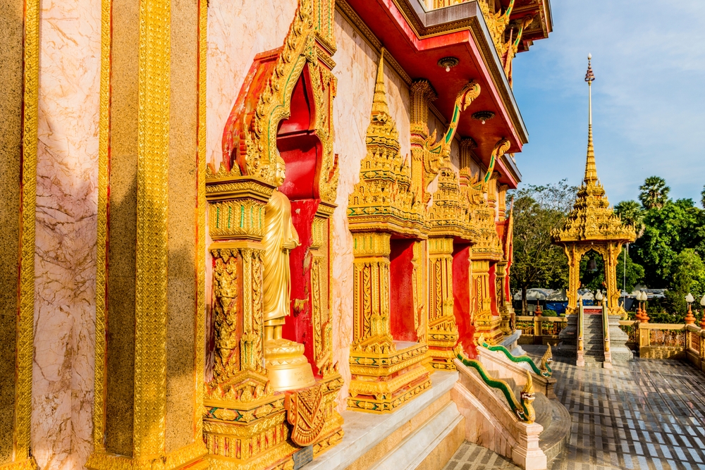 El chedi del templo Wat Chalong en Phuket
