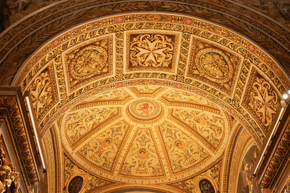 El interior dorado de la concatedral de San Juan en La Valeta
