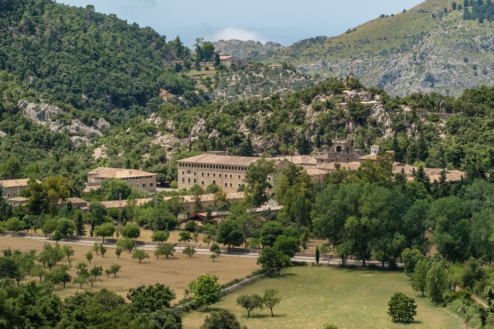 El monasterio del santuario de Lluc en la Serra de Tramuntana