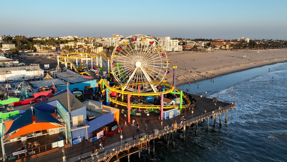 El muelle de Santa Mónica con la noria de Pacific Park