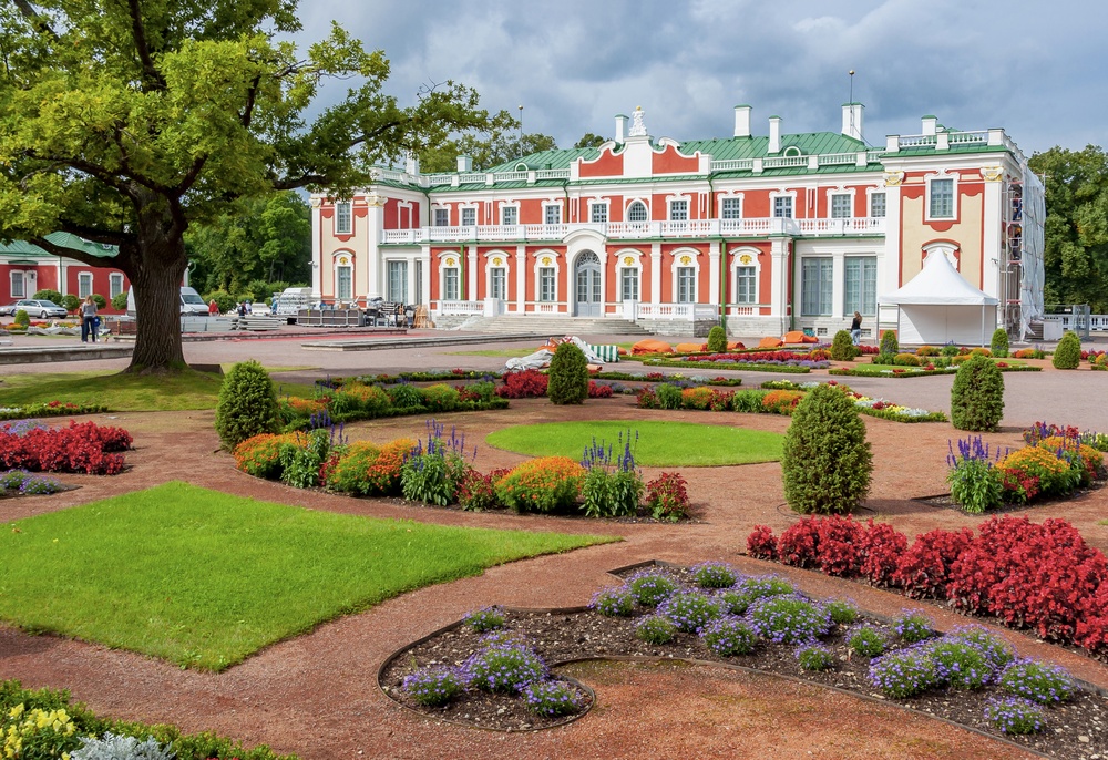 ¿Dónde alojarse en Tallin? Las 4 mejores zonas y buenos hoteles 10 El palacio de Kadriorg y sus jardines en Tallin