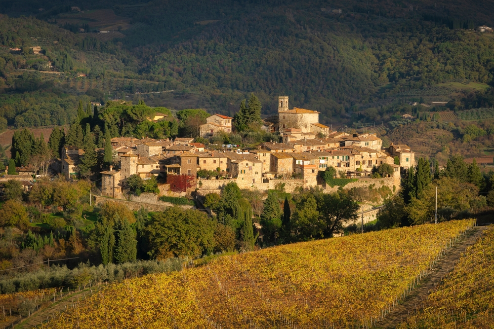 El pueblo de Montefioralle y los viñedos cerca de Greve in Chianti