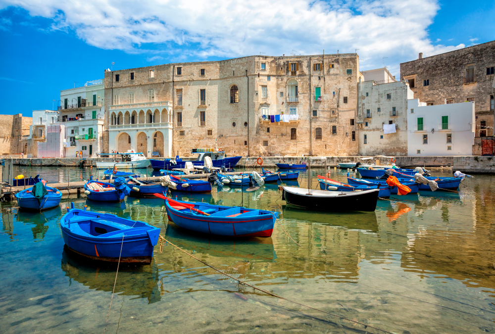 ¿Dónde alojarse en Apulia? Las 7 mejores localidades y buenos hoteles 10 El puerto antiguo de Monopoli en Apulia