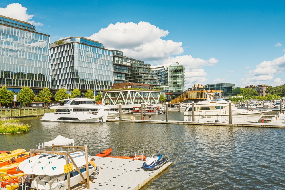 ¿Dónde alojarse en Washington D. C.? Las 6 mejores zonas y buenos hoteles 10 El puerto deportivo y el paseo de The Wharf, en Washington D. C.