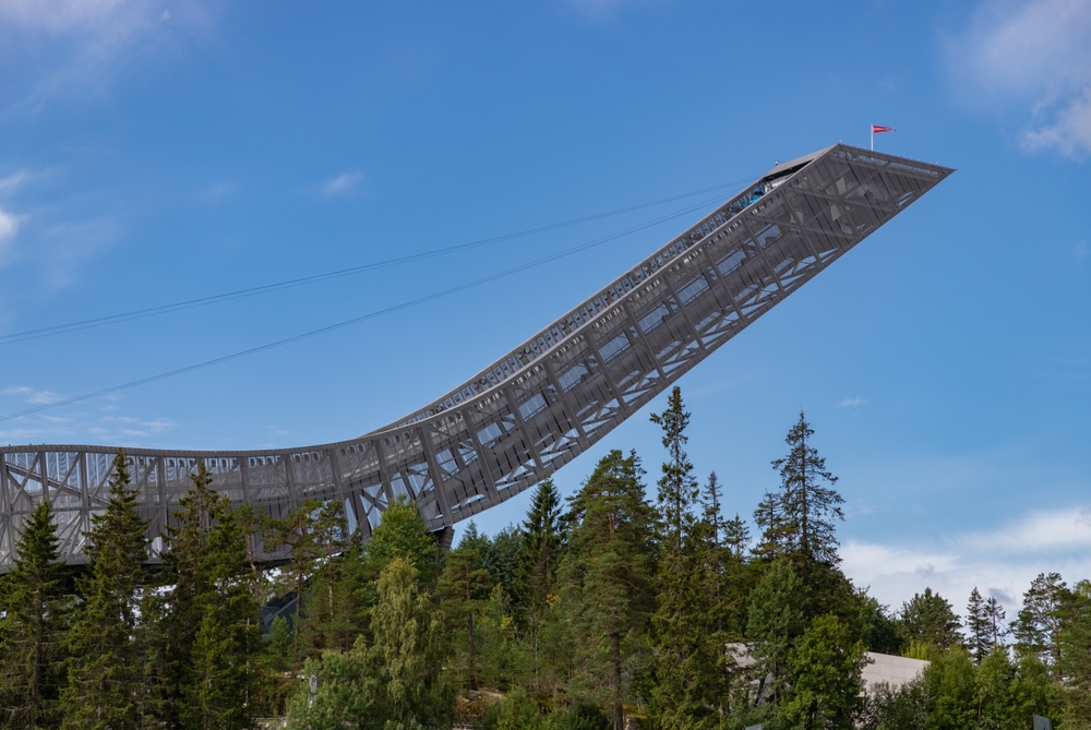 El trampolín de saltos de esquí Holmenkollbakken en Oslo
