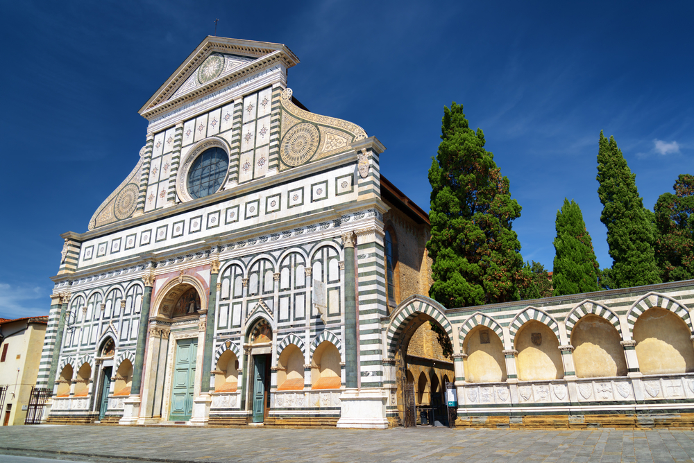 La fachada de mármol de Santa Maria Novella en Florencia