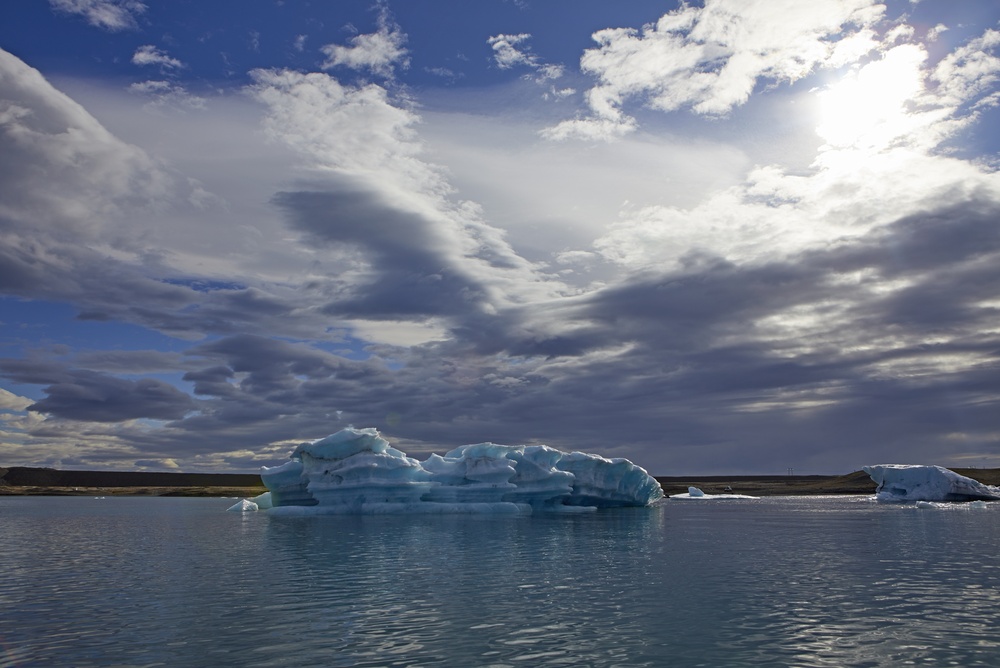 ¿Dónde alojarse en Islandia? Las 7 mejores zonas y buenos hoteles 13 Icebergs en la laguna glaciar de Jökulsárlón, al pie del Vatnajökull