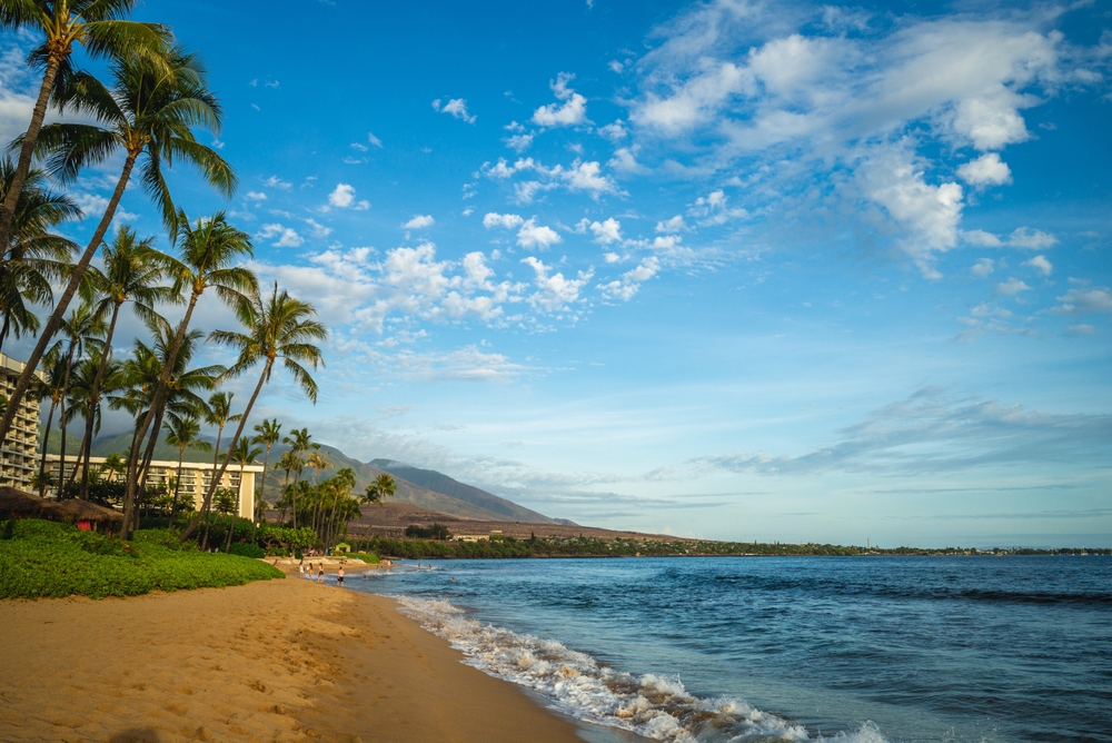 Ka'anapali Beach, en Maui, con arena blanca y agua turquesa