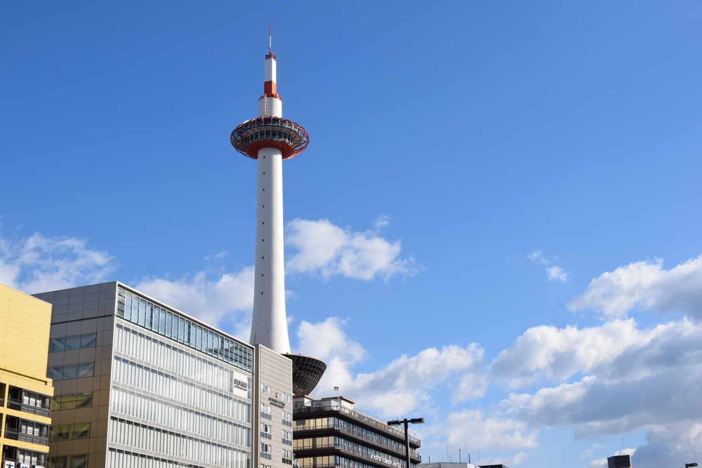 ¿Dónde alojarse en Kioto? Las 5 mejores zonas y buenos hoteles 10 Kyoto Tower vista desde la estación de Kioto