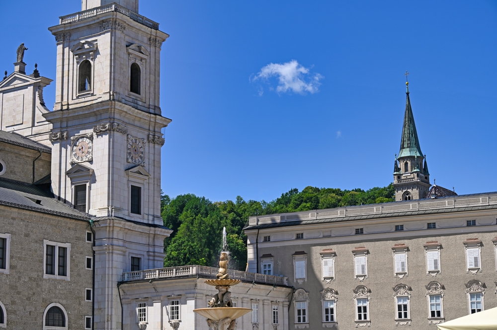 ¿Dónde alojarse en Salzburgo? Las 5 mejores zonas y buenos hoteles 8 La Residenzplatz en el casco antiguo de Salzburgo