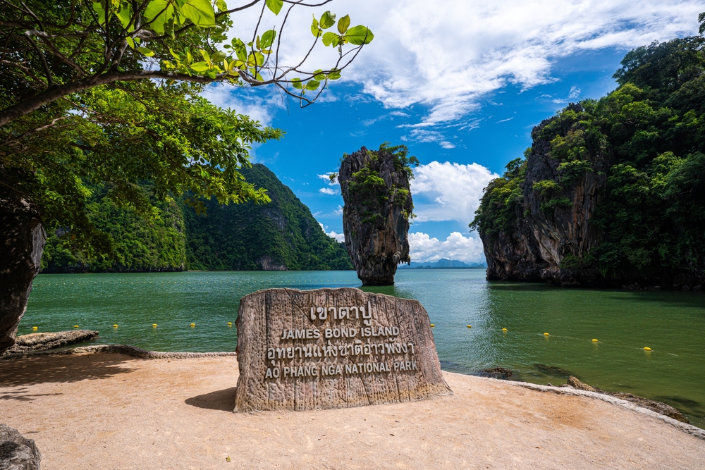 La columna de roca Ko Tapu en James Bond Island, en la bahía de Phang Nga