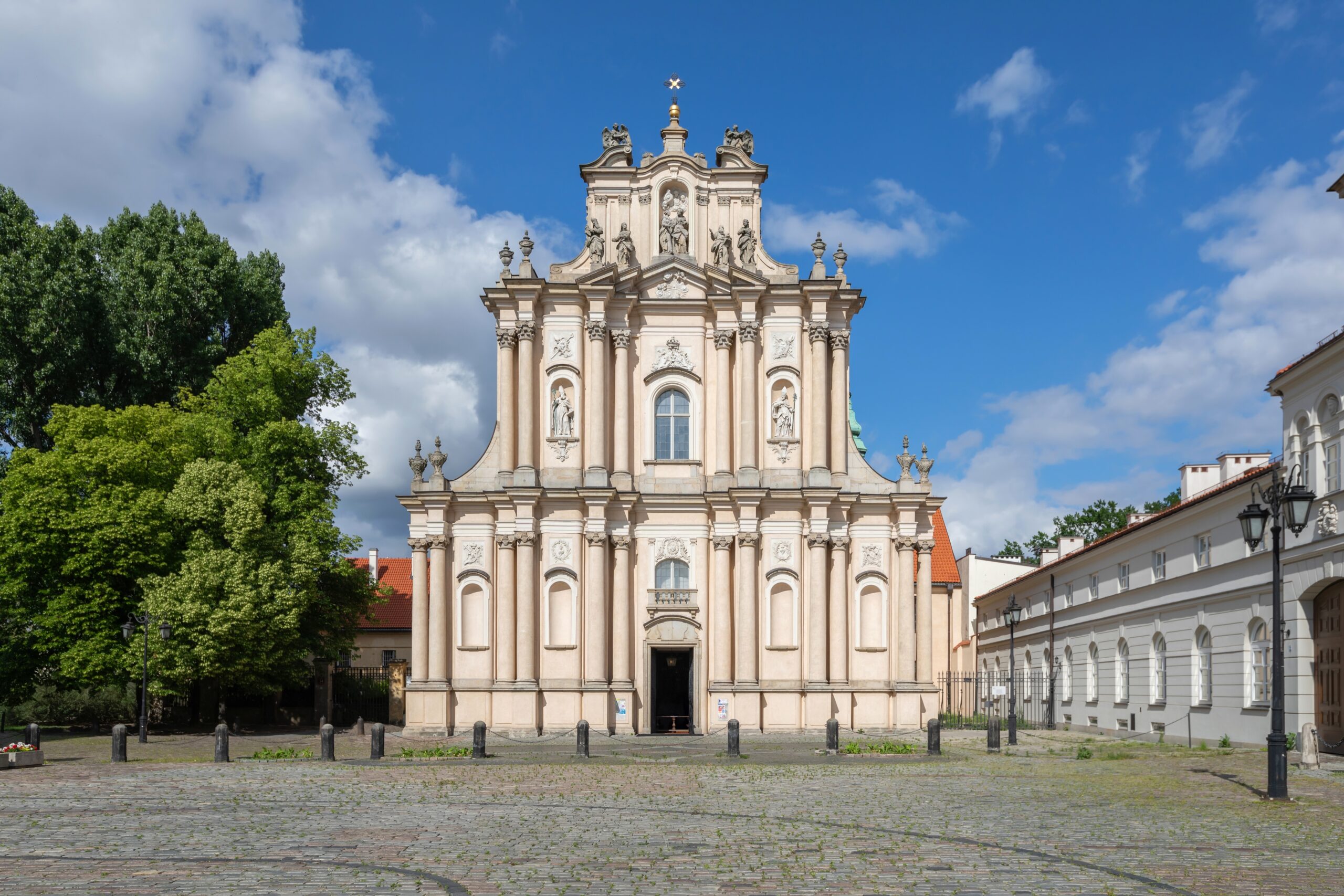 ¿Dónde alojarse en Varsovia? Las 6 mejores zonas y buenos hoteles 10 La iglesia de las Visitandinas en Krakowskie Przedmieście, en Varsovia