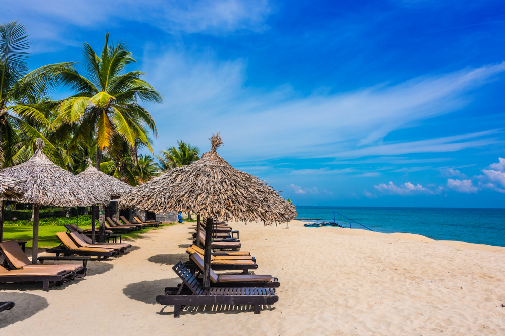 ¿Dónde alojarse en Hoi An? Las 5 mejores zonas y buenos hoteles 12 La playa de arena de Cua Dai, cerca de Hoi An
