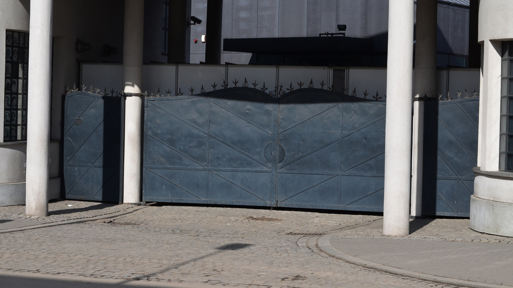 Qué ver en Cracovia: las 18 mejores cosas que hacer 27 La puerta de la fábrica de Oskar Schindler en Cracovia