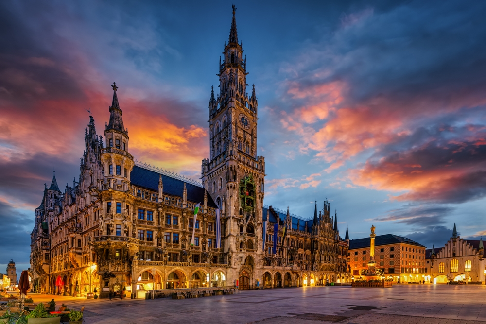 Qué ver en Múnich: las 18 mejores cosas que hacer 21 Marienplatz y el ayuntamiento Neues Rathaus de Múnich al amanecer