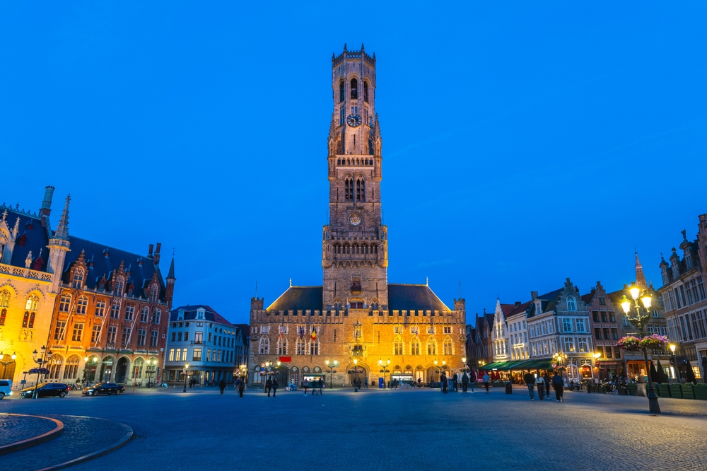 ¿Dónde alojarse en Brujas? Las 5 mejores zonas y buenos hoteles 8 Markt y el Campanario de Brujas
