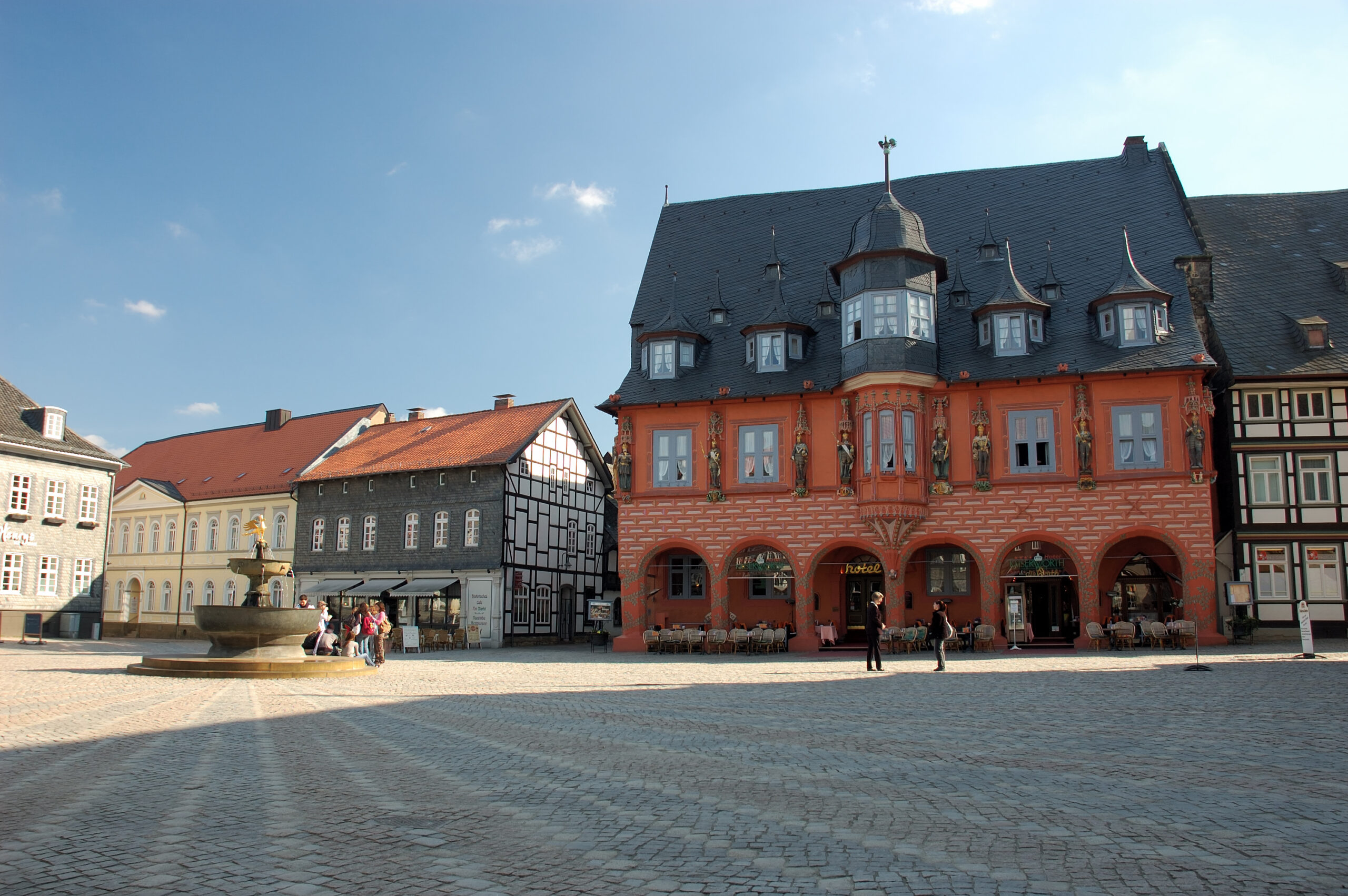 ¿Dónde alojarse en el Harz? Los 5 mejores pueblos y buenos hoteles 10 Marktplatz de Goslar con casas de entramado de madera