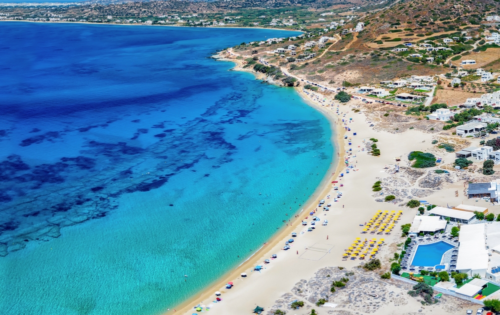 Vista aérea de la playa de Mikri Vigla en Naxos