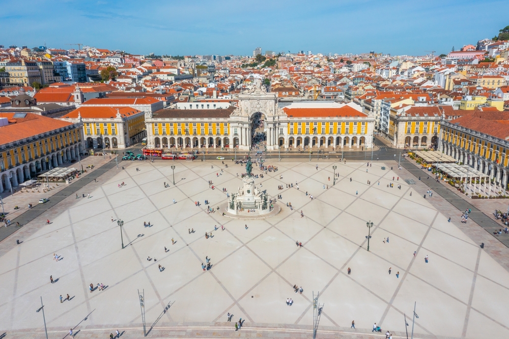 Qué ver en Lisboa: las 20 mejores cosas que hacer 29 Praça do Comércio junto al Tajo en Lisboa