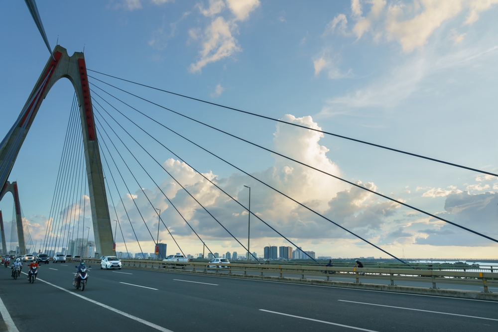 Del aeropuerto de Hanói al centro - guía de transporte 9 Vista aérea del puente Nhat Tan, en Hanói