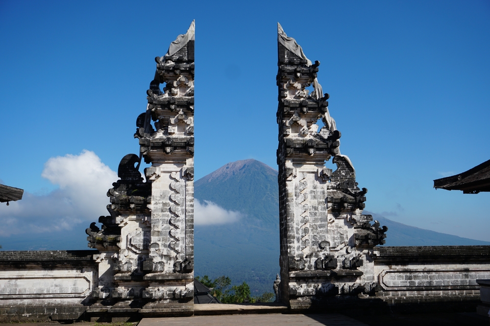 Puerta de Pura Lempuyang con el monte Agung al fondo