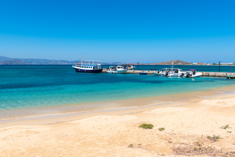 El pequeño puerto de Agia Anna en Naxos