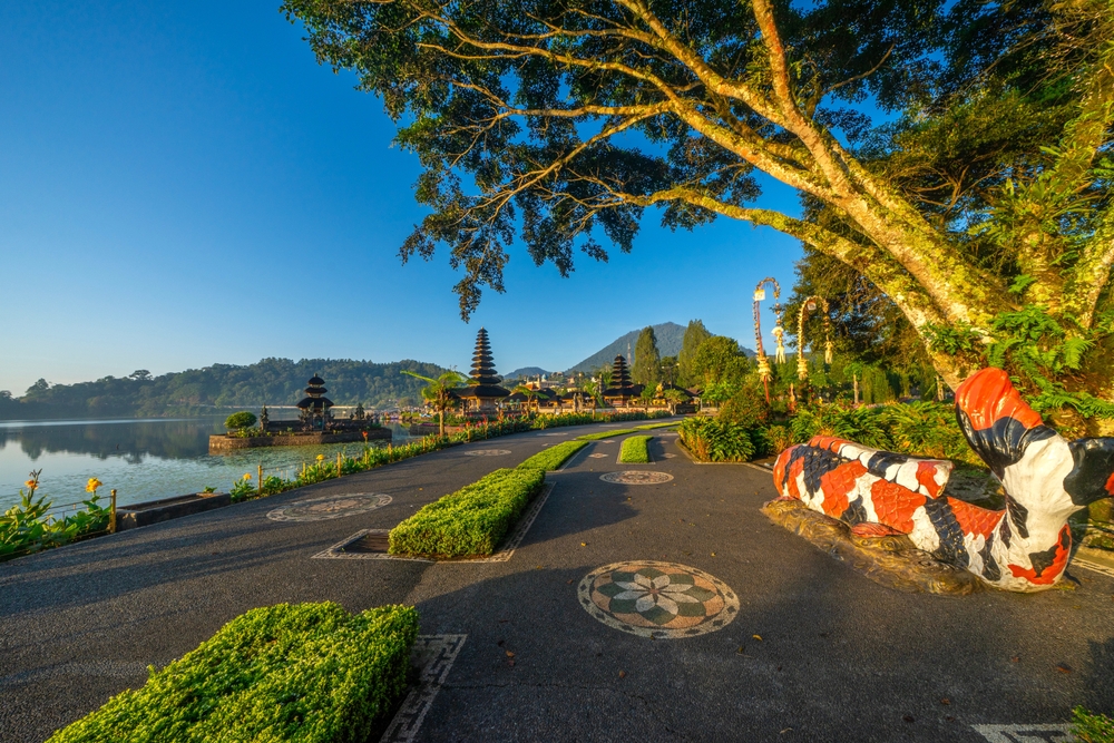 Pura Ulun Danu Beratan cerca de Bedugul por la mañana