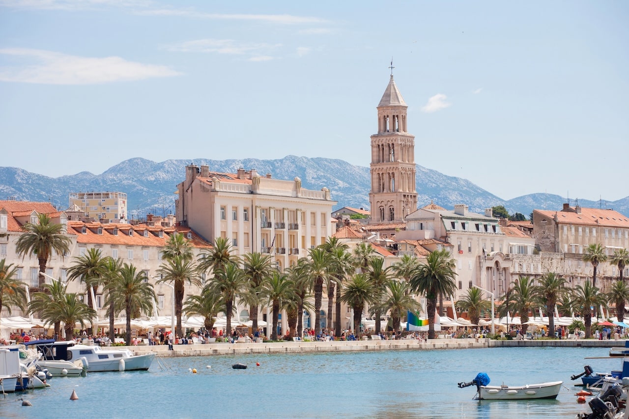 Split vista desde el mar con el Palacio de Diocleciano y la catedral