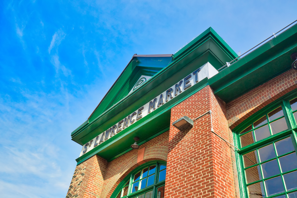 ¿Dónde alojarse en Toronto? Las 6 mejores zonas y buenos hoteles 11 St. Lawrence Market en la esquina de Front Street y Lower Jarvis Street en Toronto