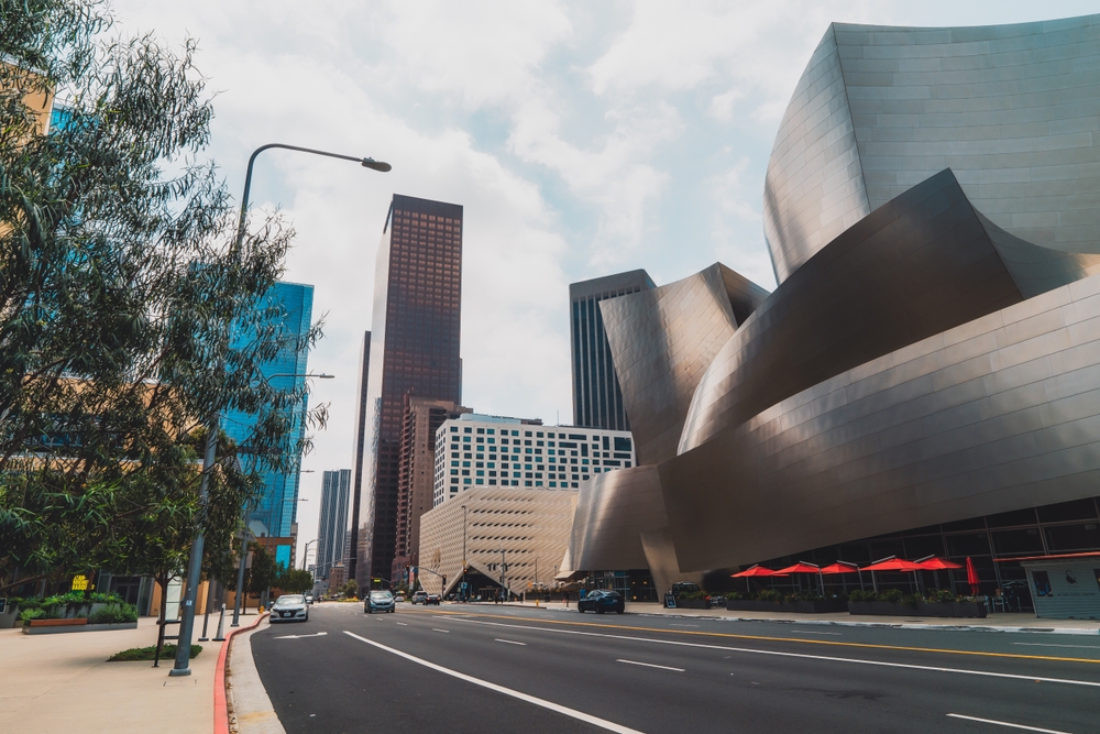 The Broad y el Walt Disney Concert Hall en Grand Avenue, en el Downtown de Los Ángeles