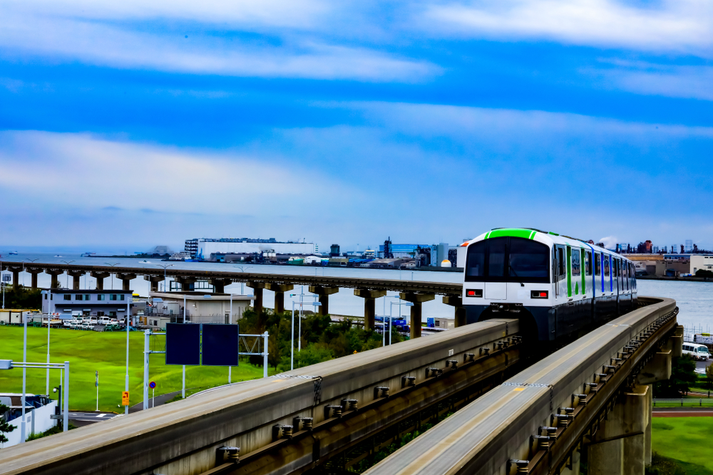 El Tokyo Monorail junto al aeropuerto de Haneda